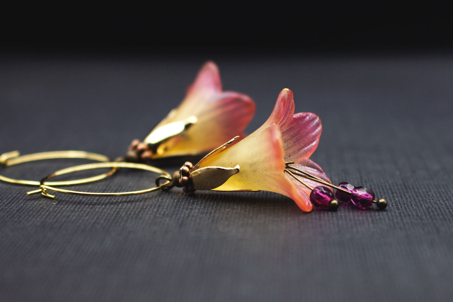 Blüten Creolen Ohrringe Gelb Rosa – romantischer Schmuck mit Glasperlen