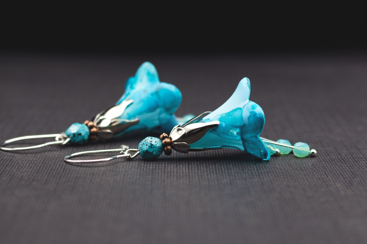 Ohrringe Blüten Hellblau Türkis – romantischer Schmuck für Frauen