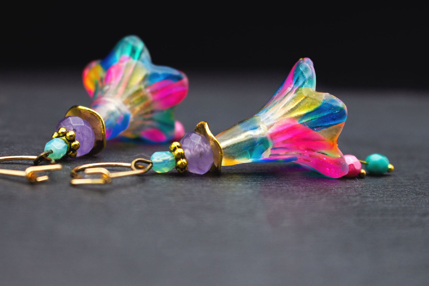 Romantische Blütenohrringe Pastell bunt mit Rosa, Mint und Türkis – eleganter Sommer Schmuck
