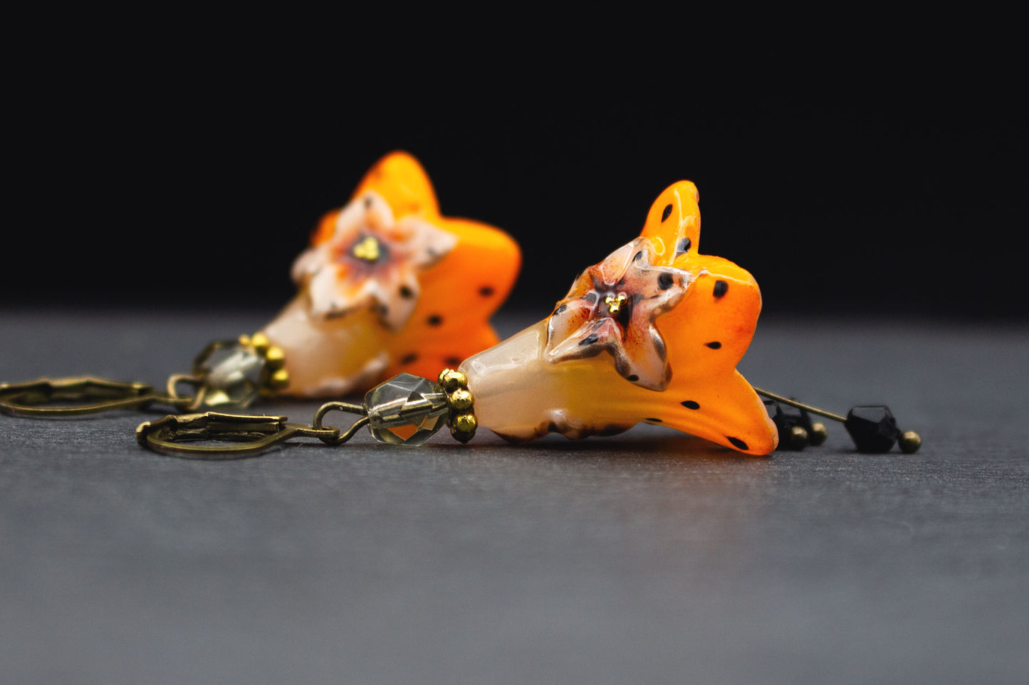 Tigerlilien-Ohrringe Orange Schwarz – auffällige Blütenohrringe für Sommer