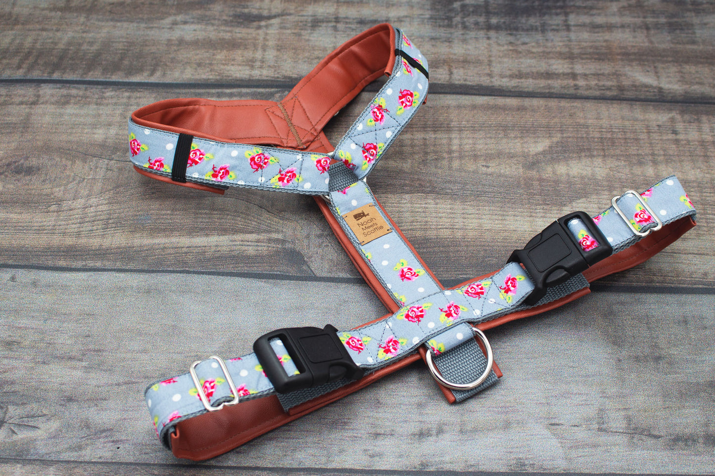 Hundegeschirr AGNES romantisches Design mit Rosen und Punkten, komfortabel und langlebig