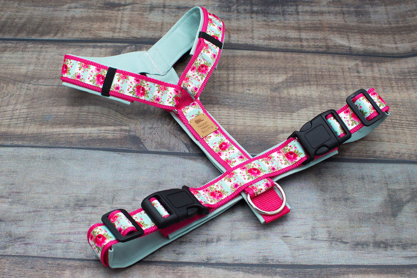 Hundegeschirr BETTY zartes Blumenmuster mit Rosen, komfortabel, stilvoll und langlebig
