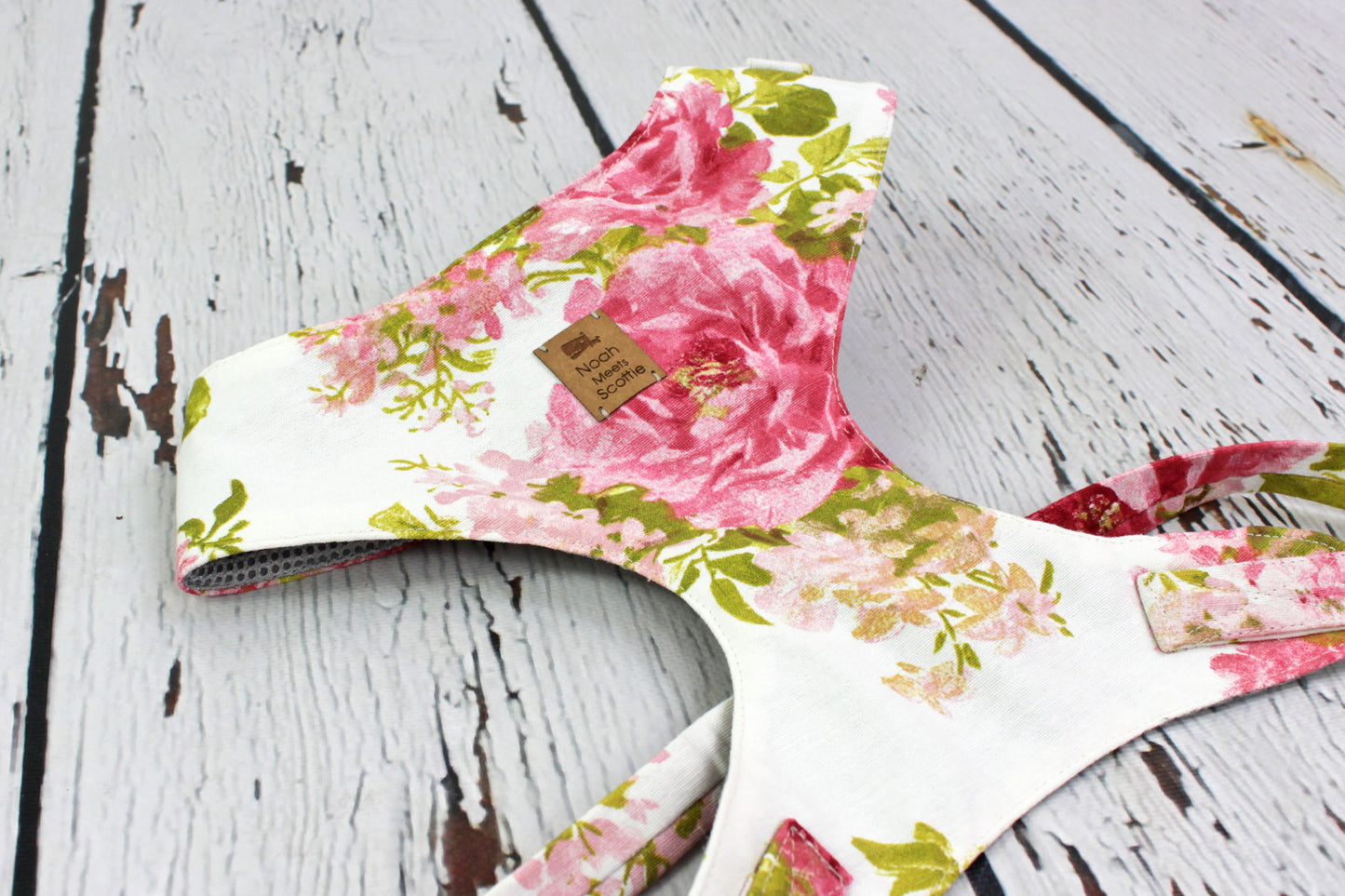 Hundegeschirr Blooming Roses in creme mit rosa Rosen, weich gefüttert