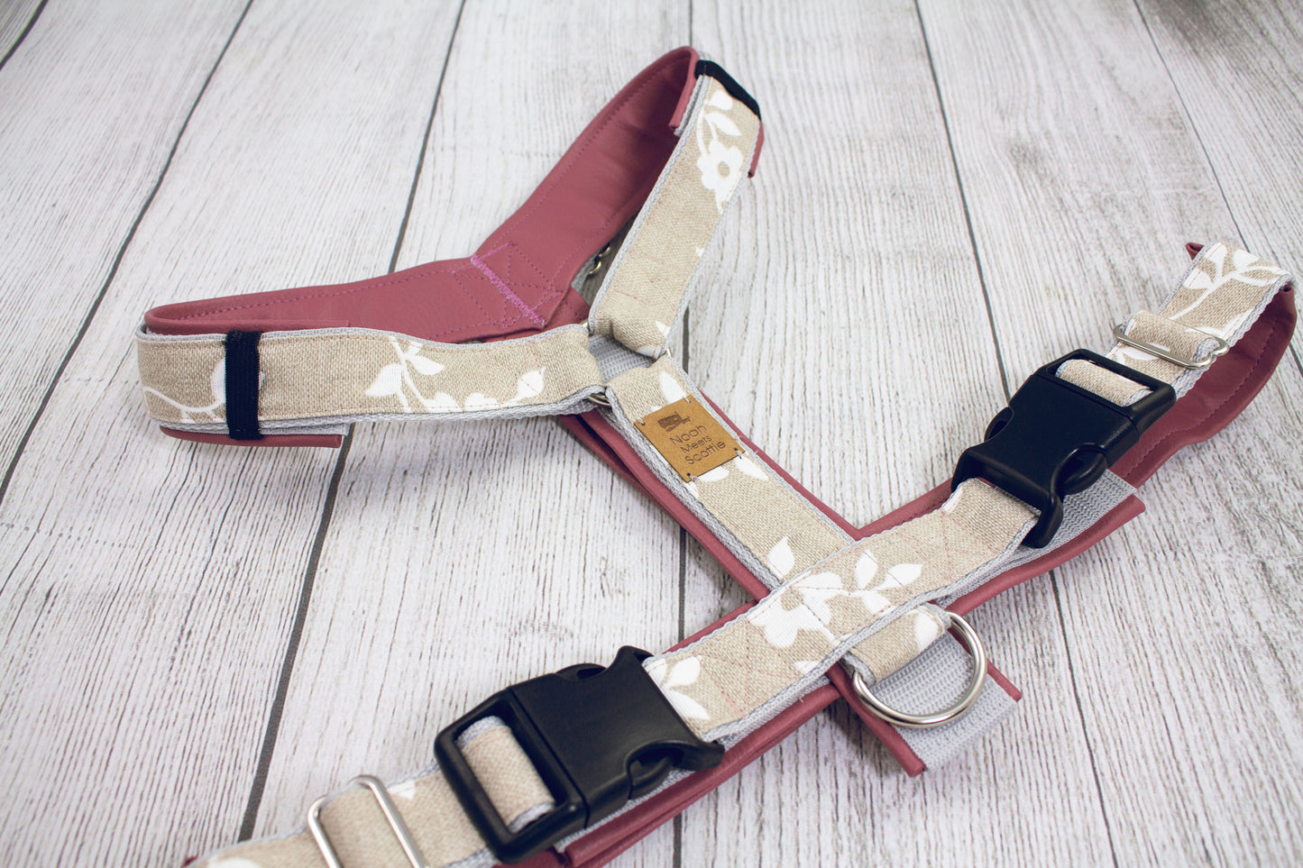 Hundegeschirr BLUMA rosa beige, romantisches Design mit Blumen, weich gefüttert mit Kunstleder