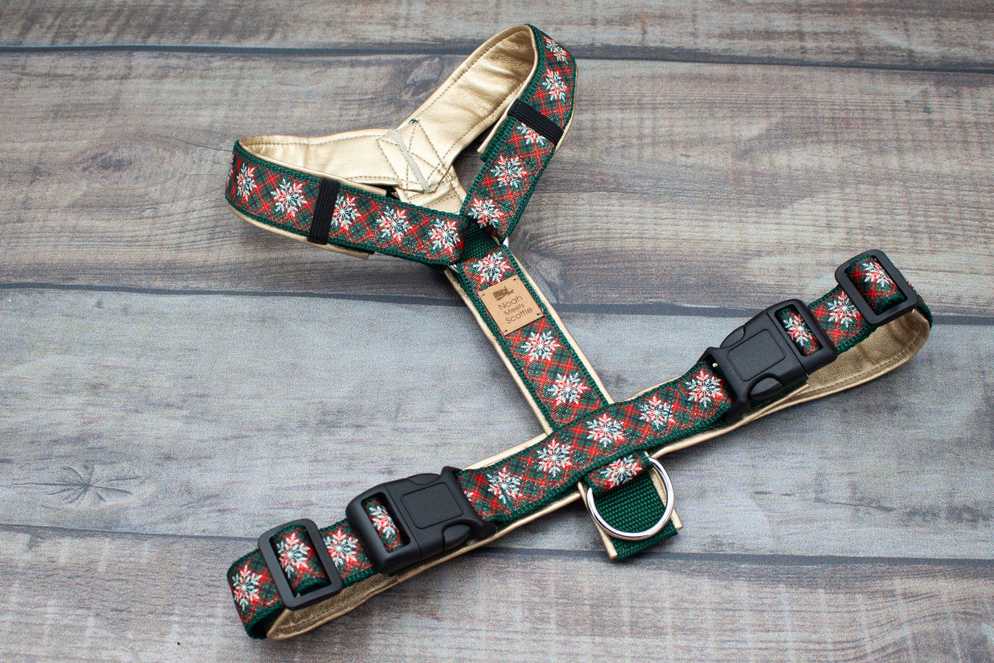 Festliches Hundegeschirr CUPID, Schottenkaro mit Weihnachtssternen und goldfarbenem Futter