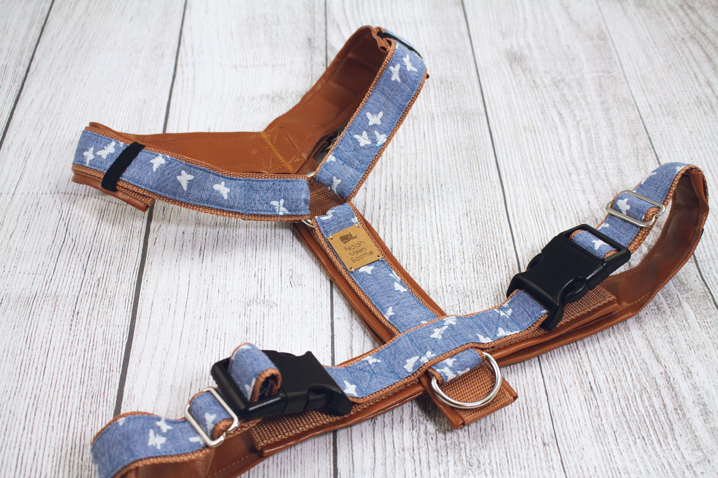 SALE Hundegeschirr LET THEM FLY – blau Schmetterlingsmuster, nur 1x Größe S, 50 % reduziert, komfortabel und robust