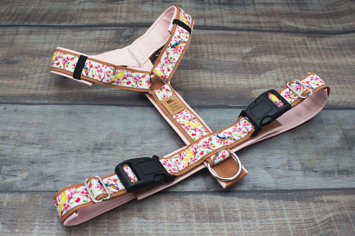 Hundegeschirr LILLY, buntes Frühlingsdesign mit Singvögeln und Blüten