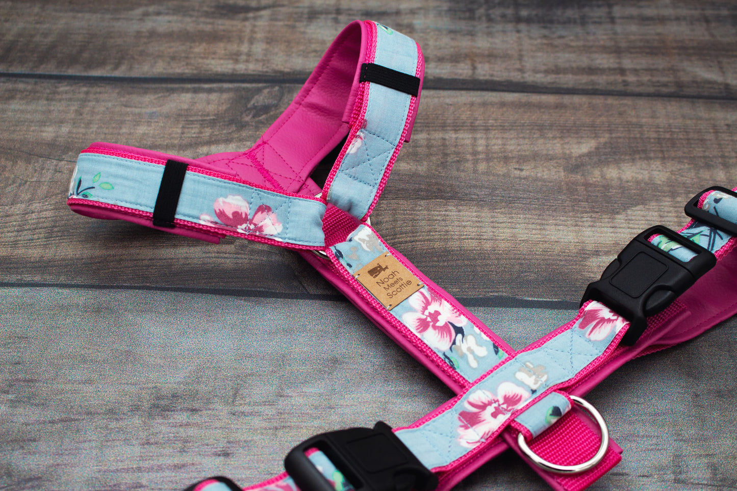 Verstellbares, gepolstertes Hundegeschirr LORNA – tropisches Design in Pink und Blau