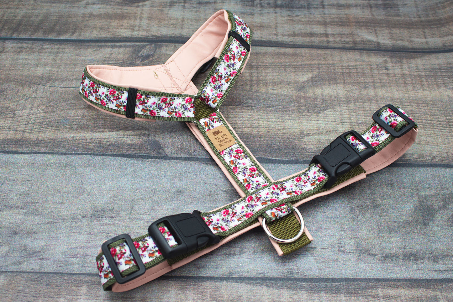 Romantisches Hundegeschirr MILA, weißes Band mit rosa Wildblumen, komfortabel