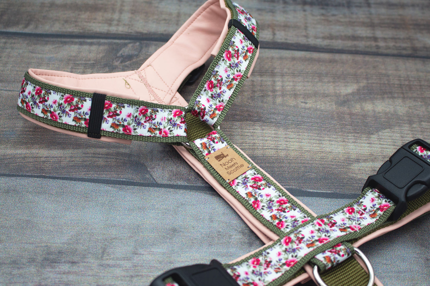 Stilvolles Hundegeschirr MILA, gepolstert, Wildblumen-Design rosa pink grün
