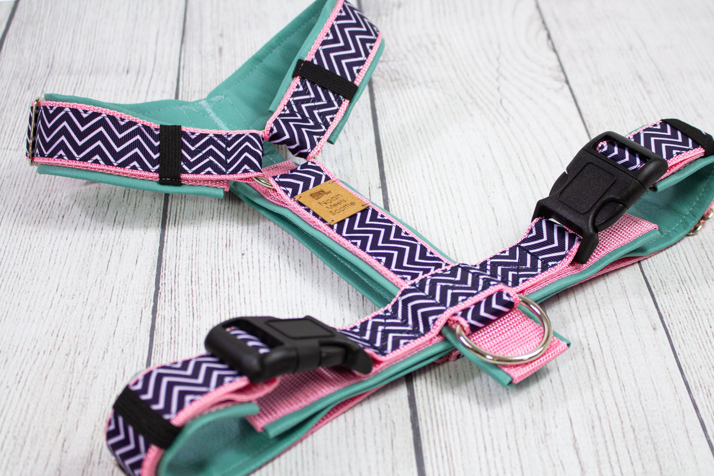 Hundegeschirr MINT LOVE mint rosa mit Chevron Muster, modern romantisch, gepolstert und verstellbar