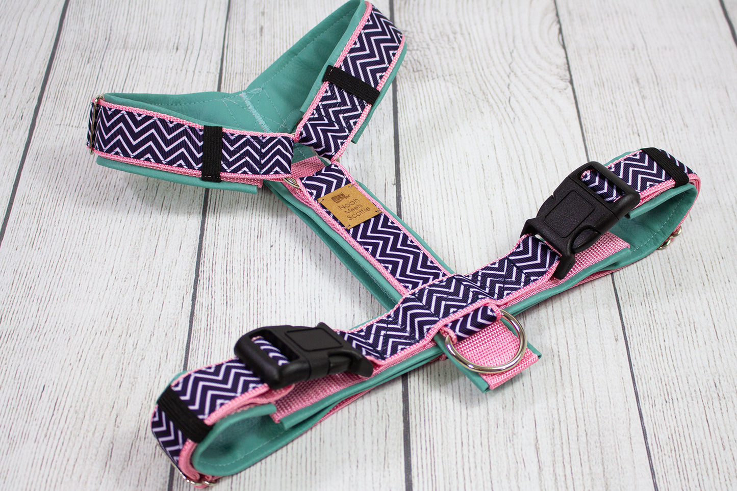 Hundegeschirr MINT LOVE mint rosa, stilvolles Chevron Muster, weich gefüttert mit Kunstleder, robust und komfortabel