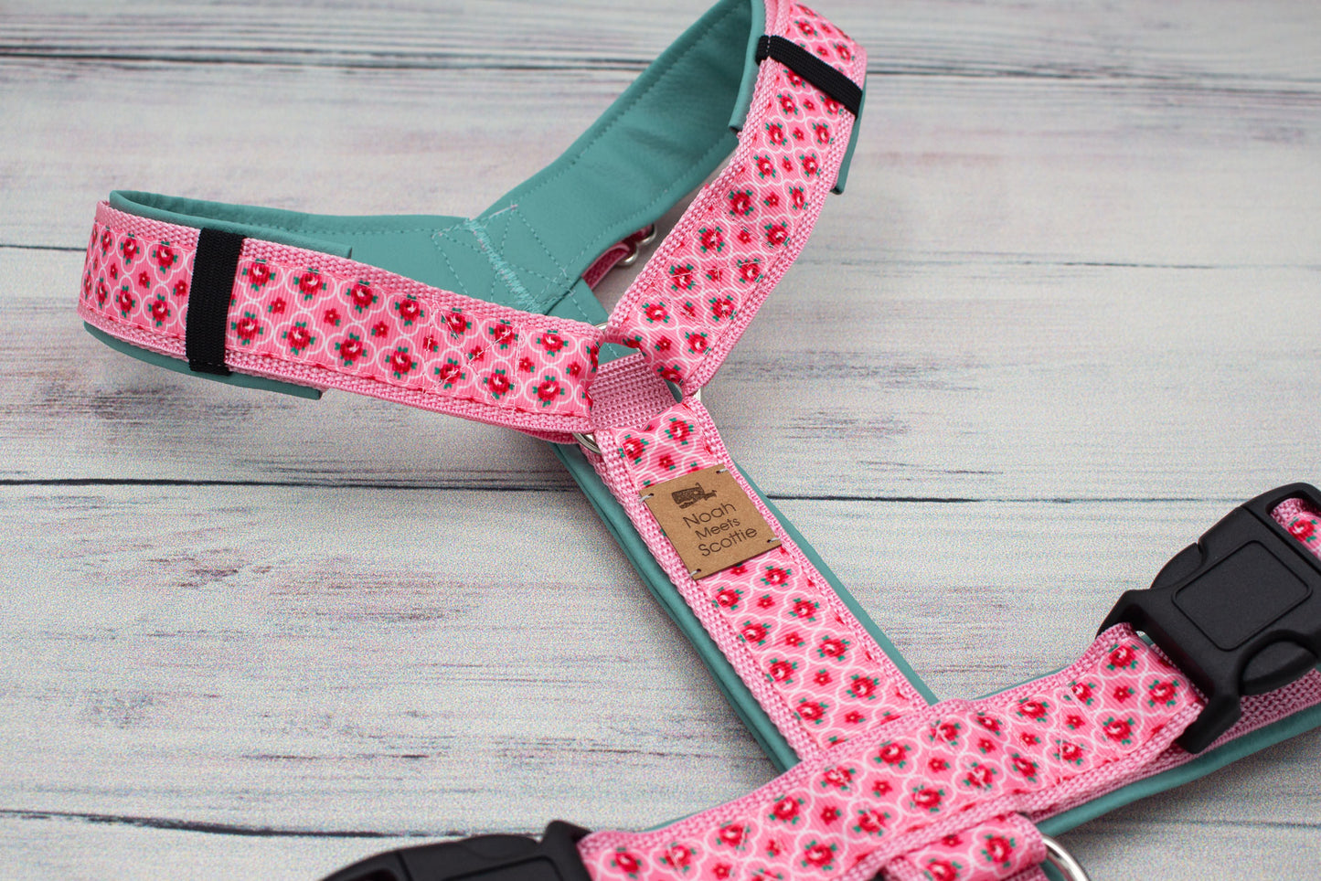 Hundegeschirr OPHELIA Rosa Mint, stilvolles Rosenmuster, gepolstert und hochwertig