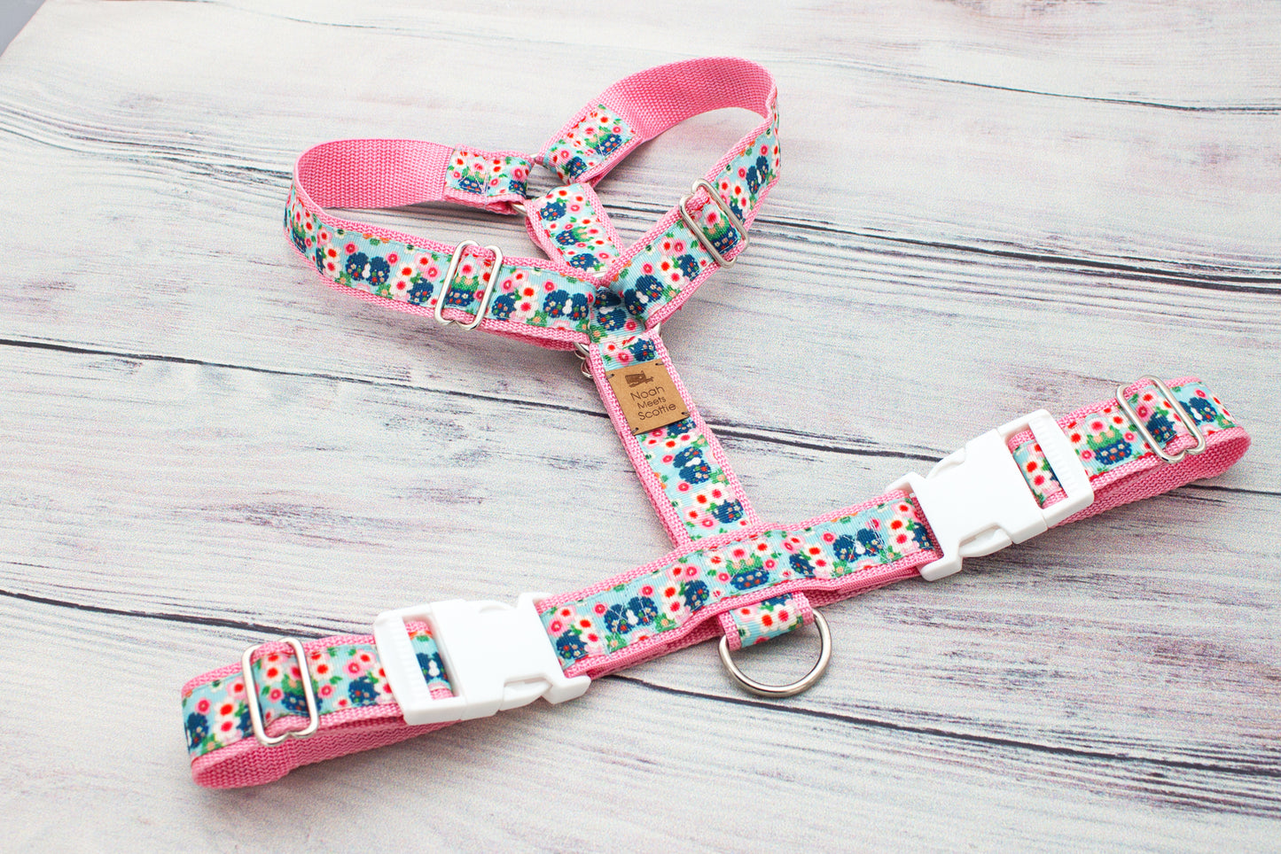 PETALBERRY JOY Hundegeschirr in Pink und Türkis, florales Muster für verspielte Hunde mit fröhlichem Stil