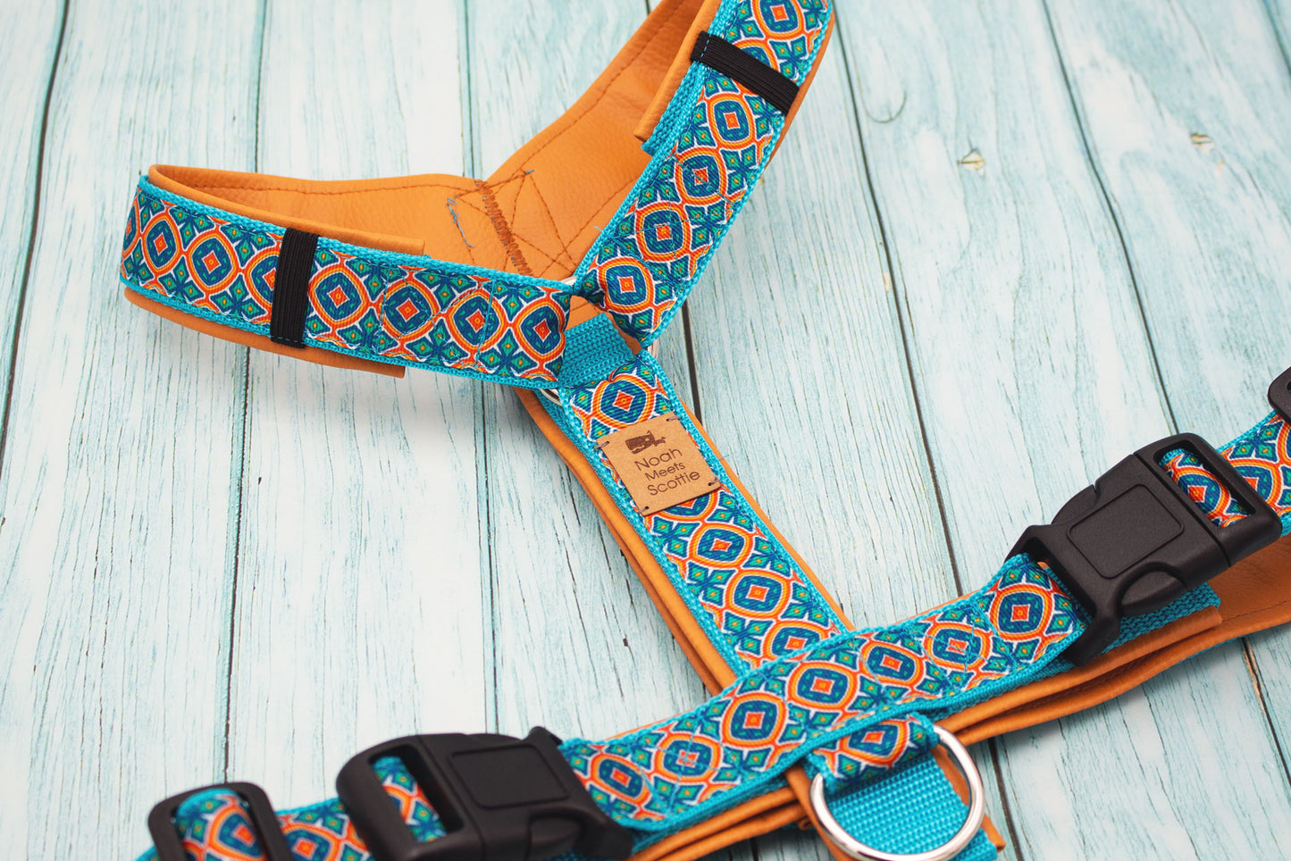 Stylisches Hundegeschirr PINA mit Kunstleder und Paisley Muster