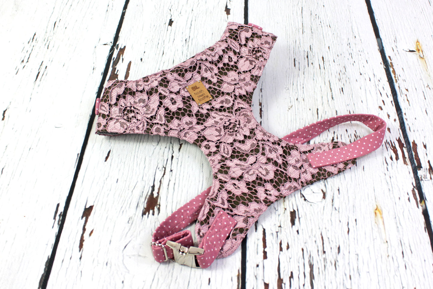 Seitenansicht Hundegeschirr Rosé Lace mit romantischer Spitze und rosa Punkten