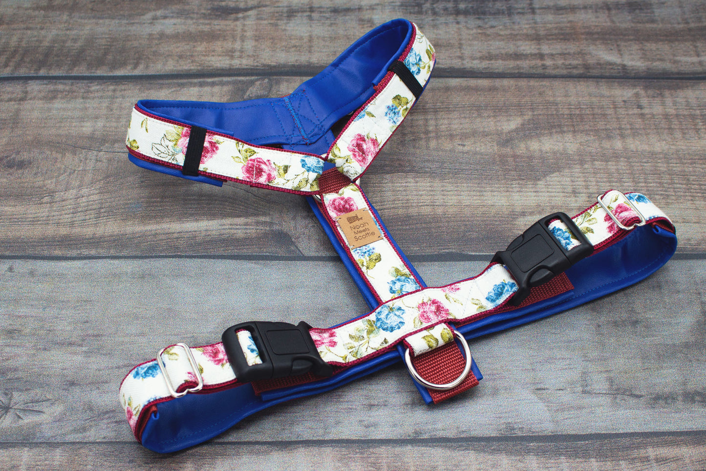 Rosen-Hundegeschirr RUBY in Blau und Rot, komfortabel und robust