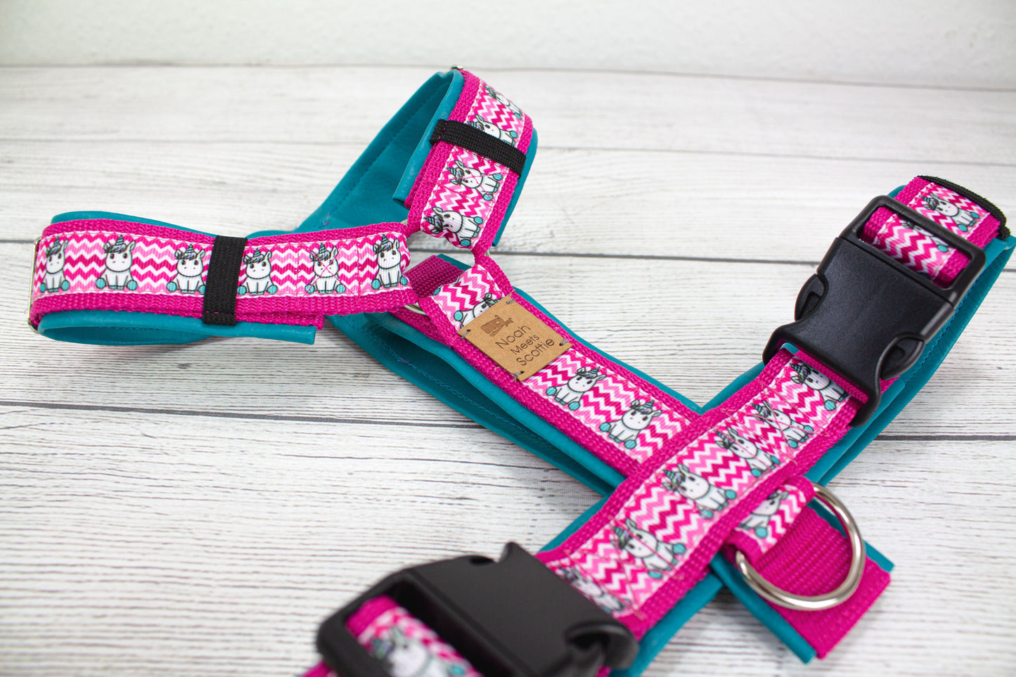 Hundegeschirr UNI-CORNI pink türkis, Chevron Muster mit Einhörnern, weich gepolstert und robust