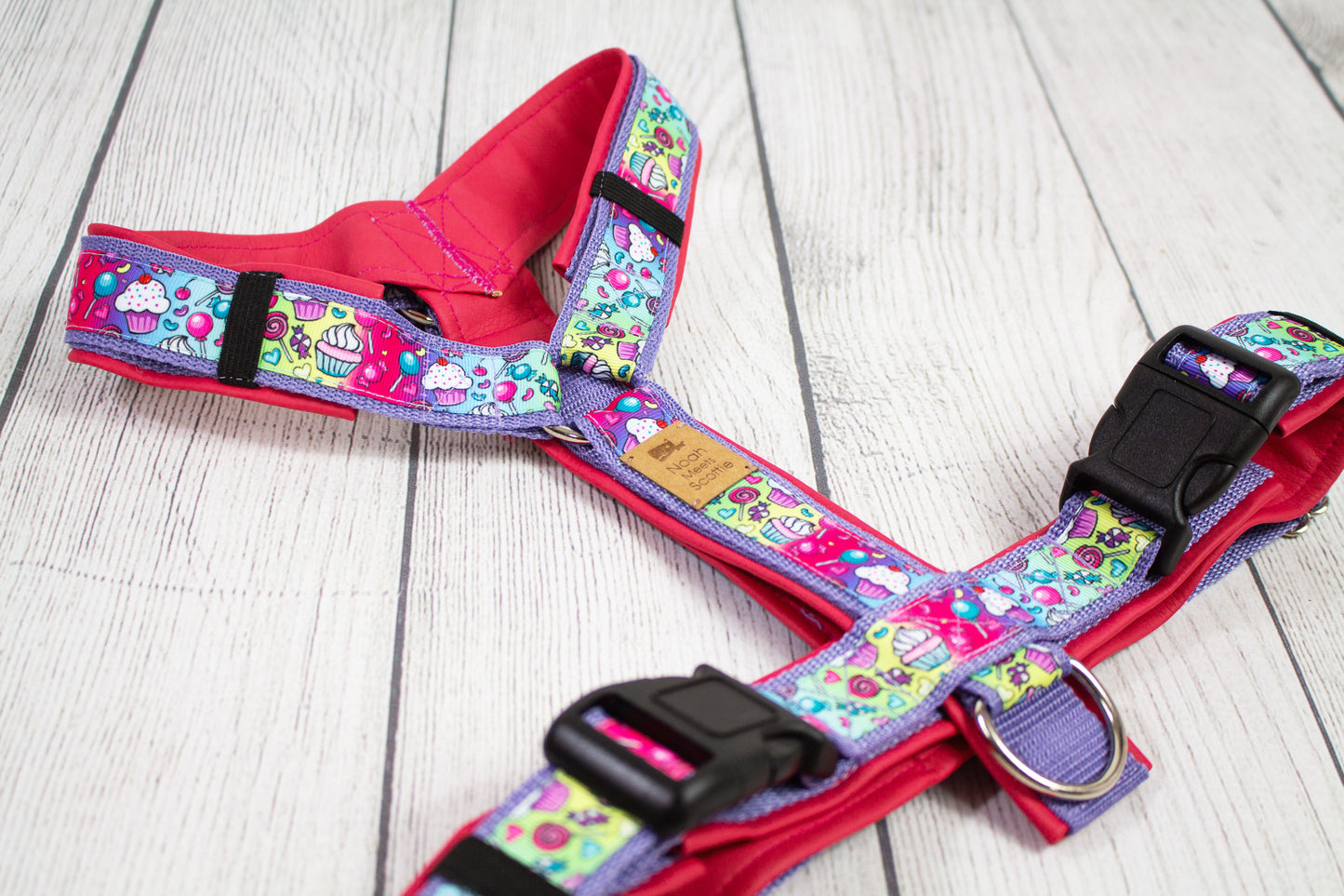 Hundegeschirr WILLIAM D. WONKA Süßigkeiten-Muster pink türkis, weich gepolstert, robust