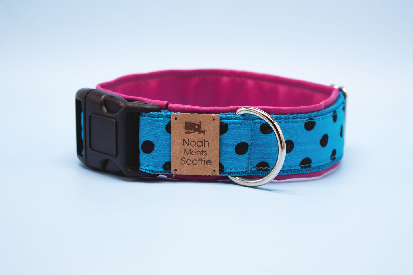 Hundehalsband BLUE, türkiser Stoff mit schwarzen Punkten, pinke Fütterung