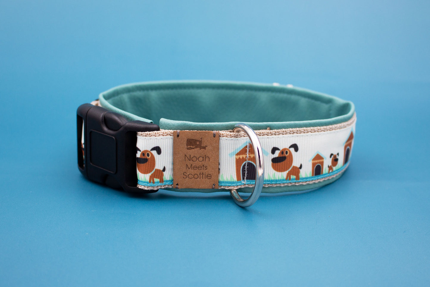 Seitenansicht Hundehalsband BUDDY, verstellbar und robust, liebevolles Design mit Hundemotiv