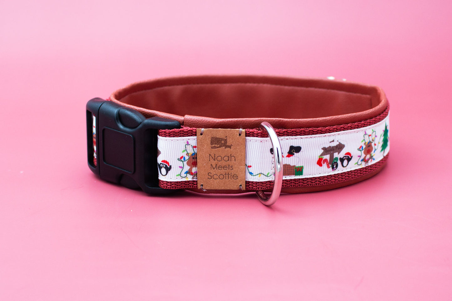 Detailansicht Hundehalsband CHRISTMAS FUN, weich gefüttert mit cognacbraunem Kunstleder