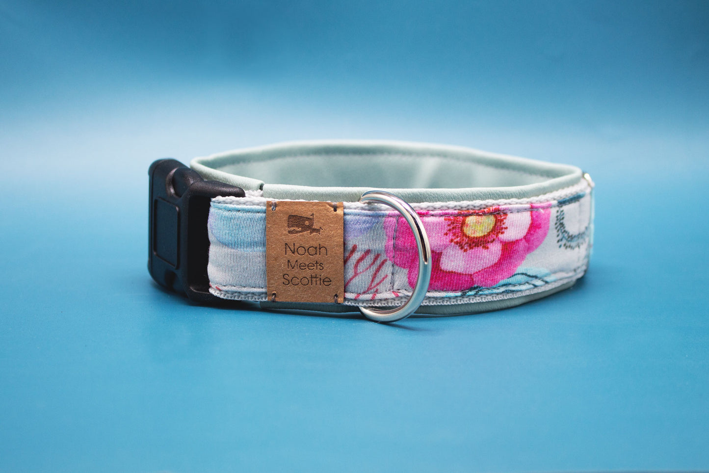 Detailansicht Hundehalsband CORAL GLOW, weich mit Kunstleder gefüttert