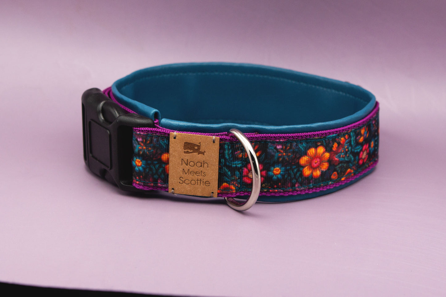 Detail Hundehalsband GLORIA – florales Barockmuster, petrolblau gefüttert