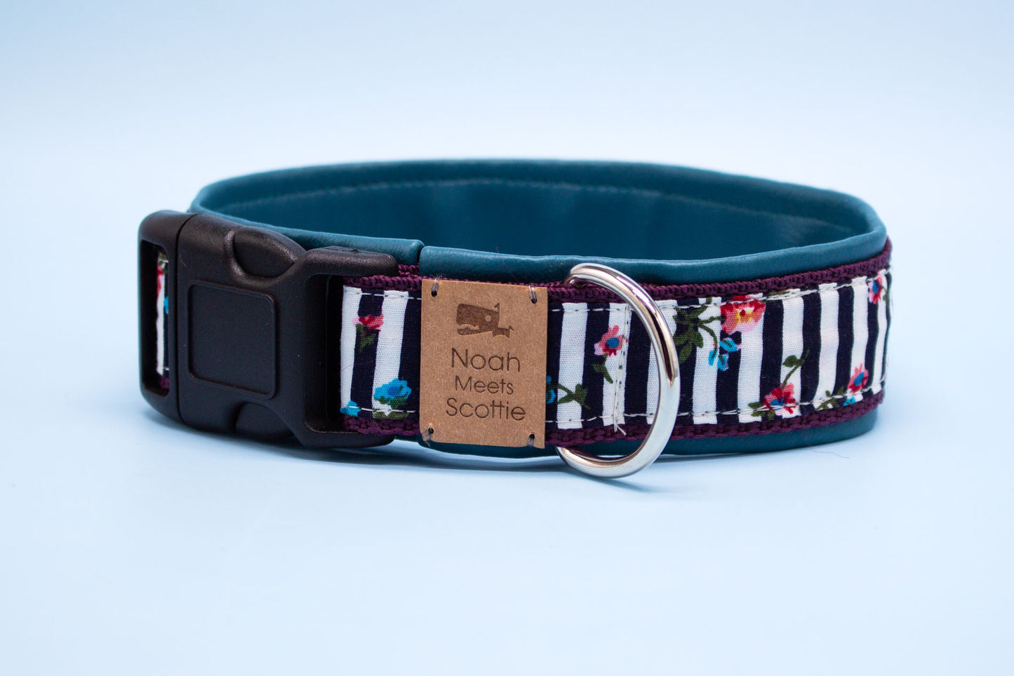 Seitenansicht Hundehalsband JULES mit gestreiftem Muster und Blümchen