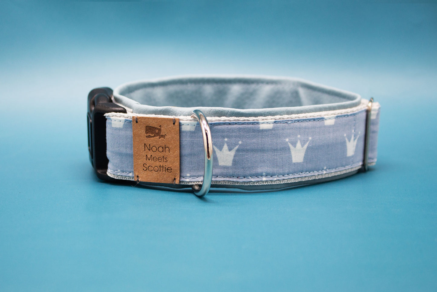 Hundehalsband LITTLE PRINCE – elegantes Hundehalsband in Hellblau mit Kronenmotiv