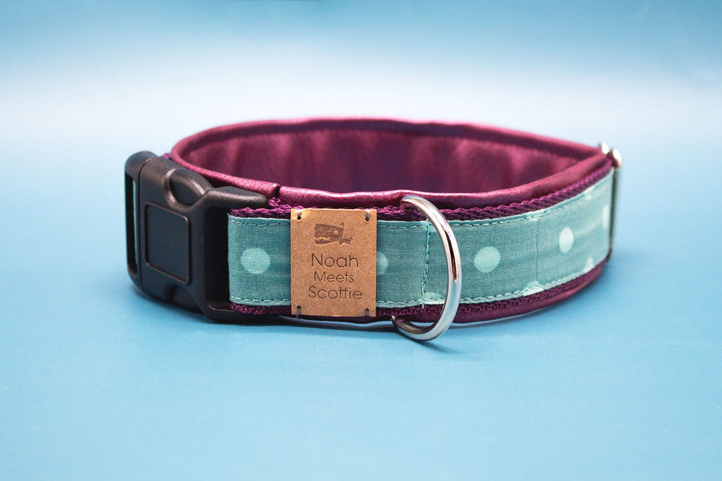 Detailansicht Hundehalsband LUPA, mintfarbener Stoff mit Punkten, retro Design