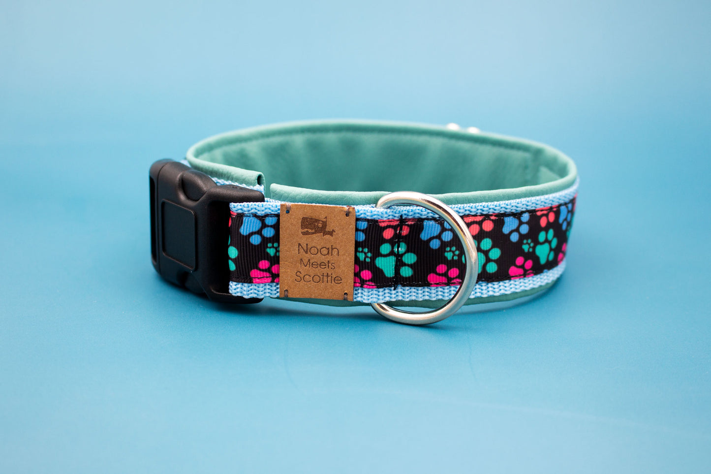 Detailansicht Hundehalsband PAWFECT, weich gefüttert mit schwarzem Kunstleder