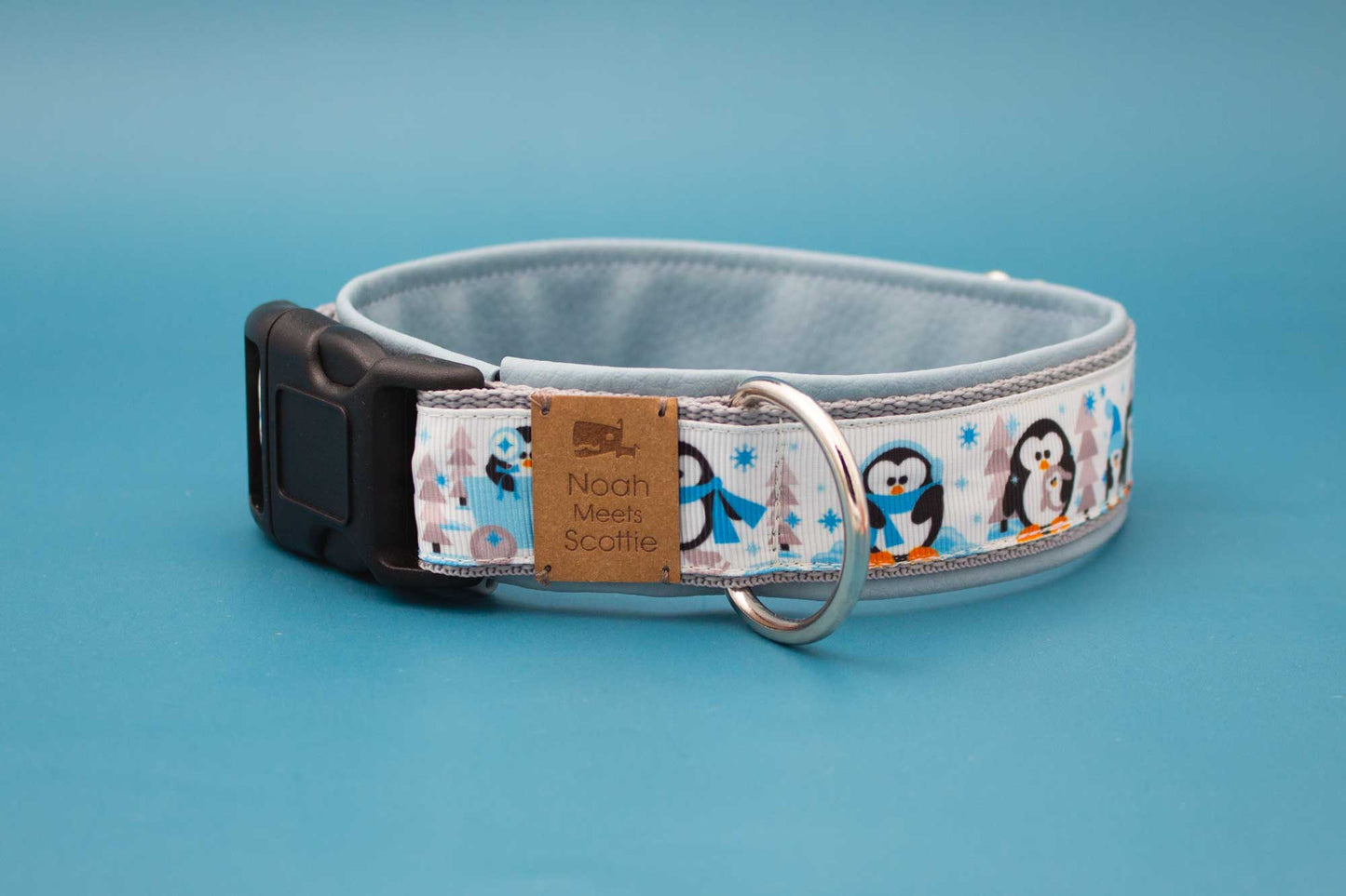 Detailansicht Hundehalsband PENGUIN, verstellbar und robust, Pinguinmotiv für Winter und Weihnachten