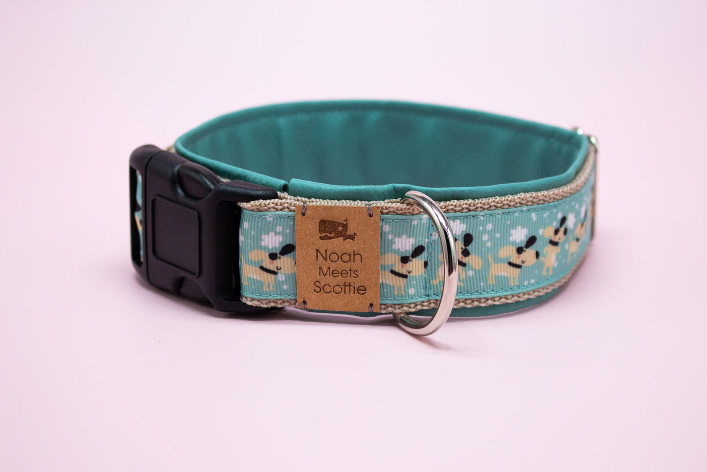 Hundehalsband SAMMY – mintfarben mit kleinen Hunden und Wolken, beige Details