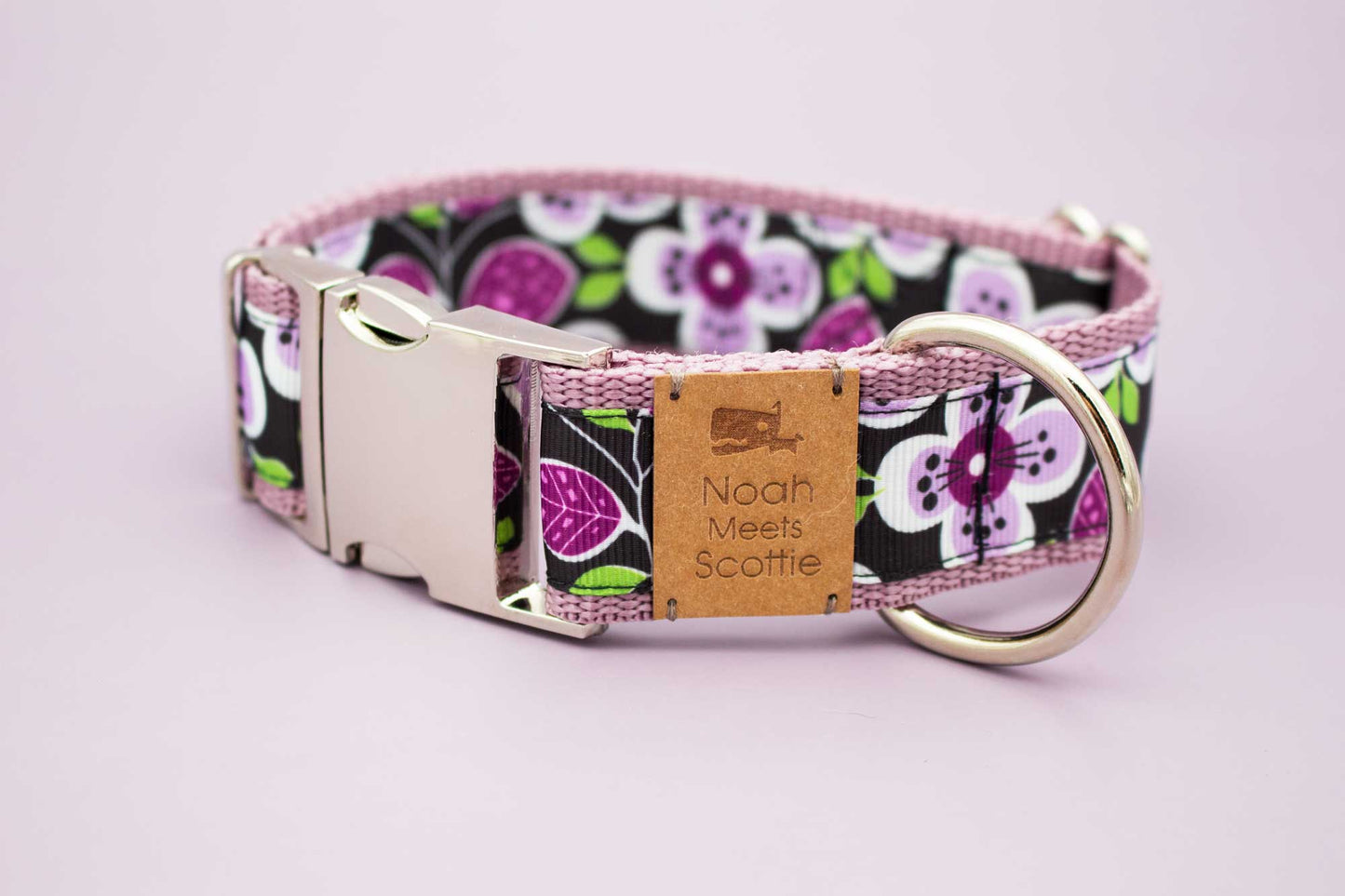 Hundehalsband TRAUMSCHATTEN mit Blumenmuster in Lila und Schwarz, romantisch elegant
