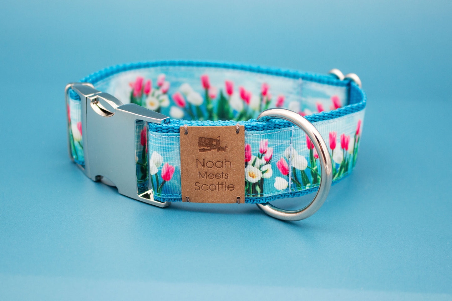 Hundehalsband – Türkis mit Tulpen in Rosa, Pink und Weiß, silberfarbene Metallschnalle