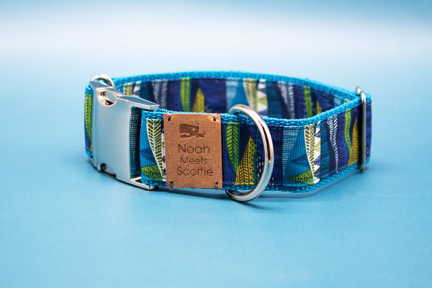 Hundehalsband – modernes Wald-Design, silberfarbene Metallschnalle