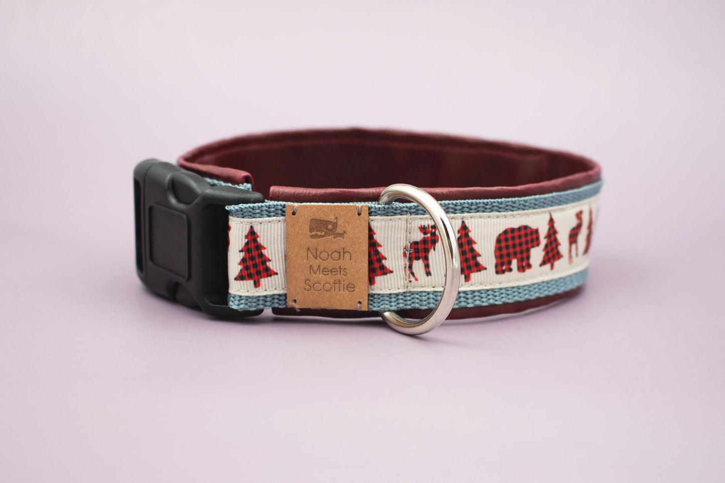 Detailaufnahme Hundehalsband WOODLANDS mit Hirsch- und Bär-Motiv – Nahaufnahme