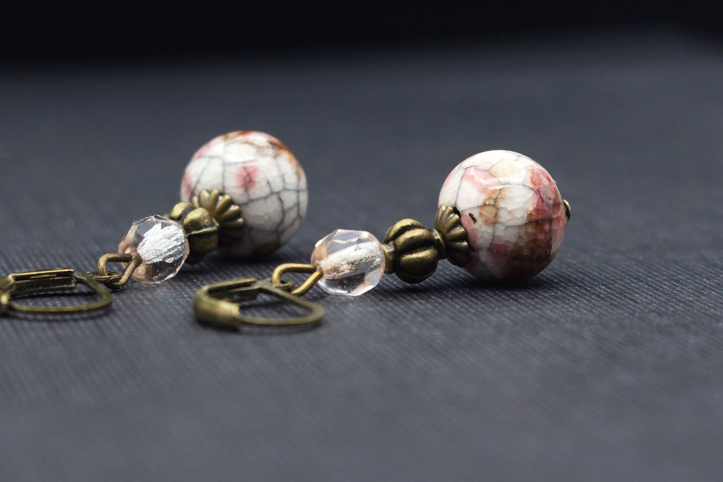 Keramik Ohrringe Rosa Weiß Mosaik – romantischer Ohrschmuck für Frauen