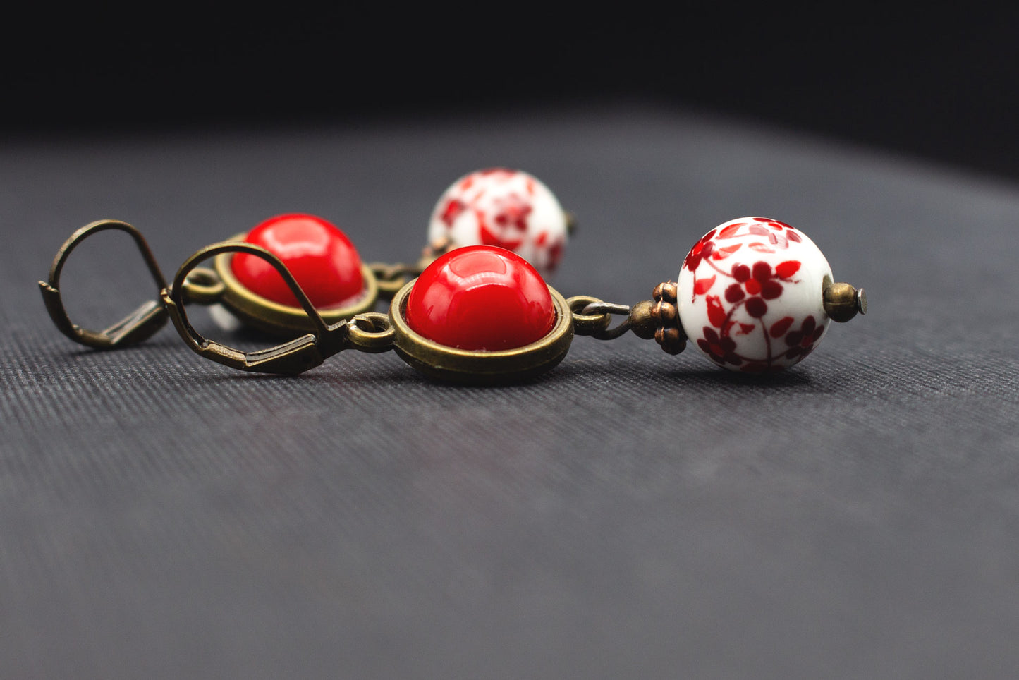 Ohrhänger Kirschblüten Rot mit Keramikperlen – romantisches Geschenk für Freundin