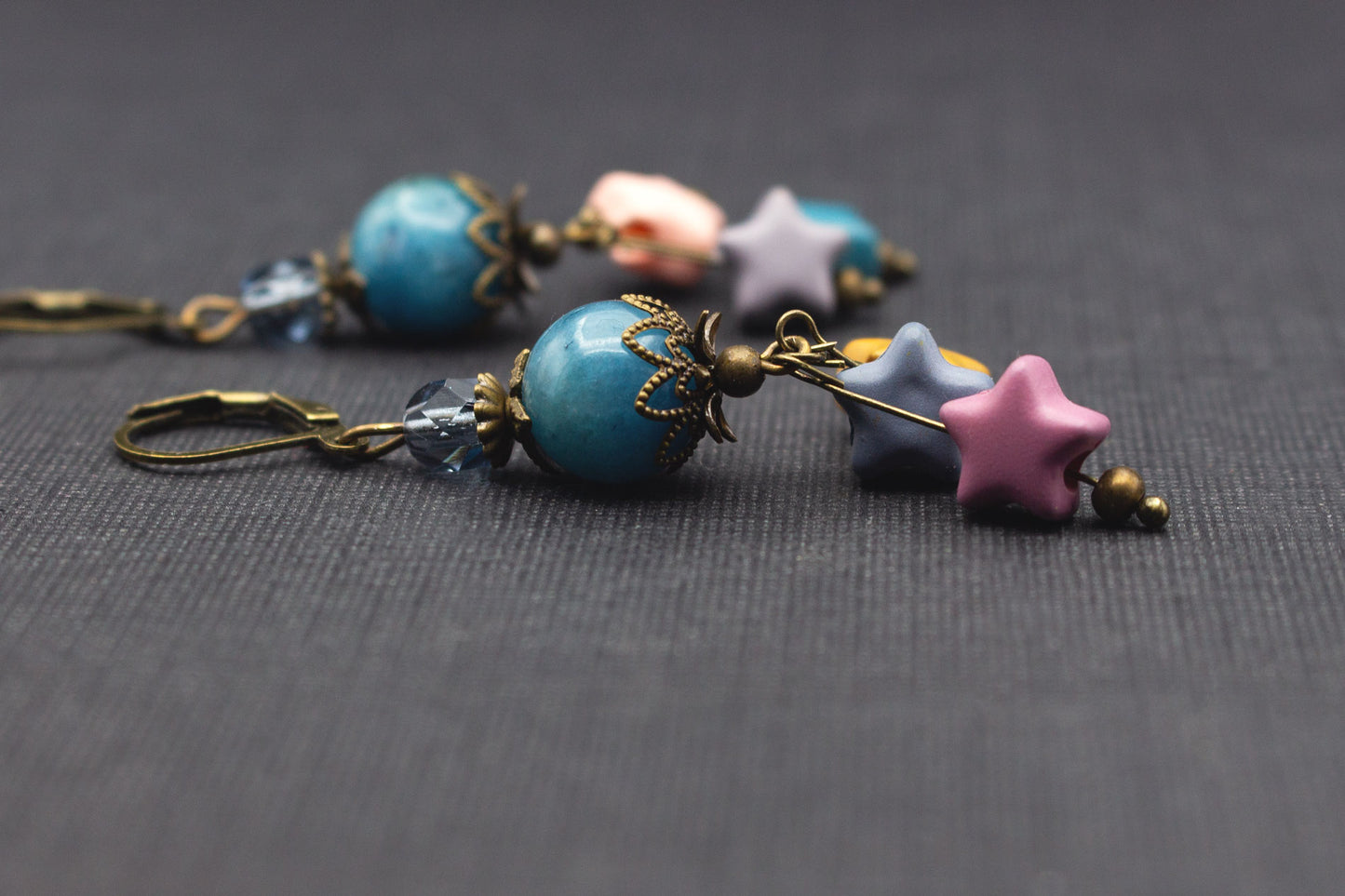 Trendige Ohrringe Bronze Blau Rosa Sterne – verspielter Schmuck für Frauen