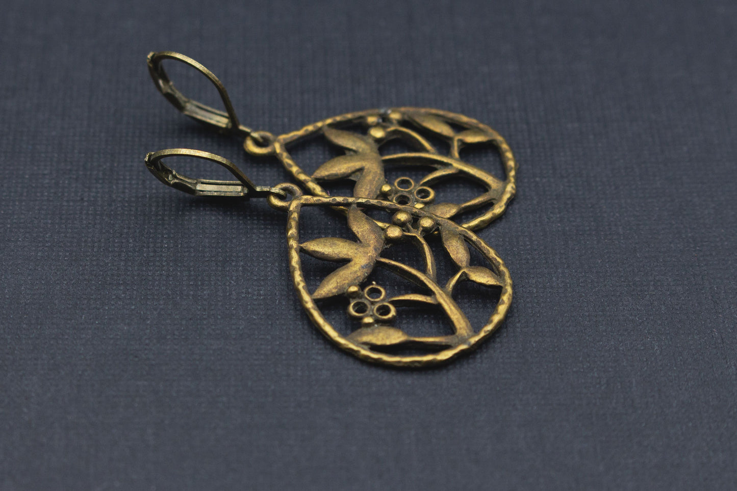 Ohrringe Antik Bronze Tropfenform mit Blumen und Blättern – eleganter Schmuck Vintage