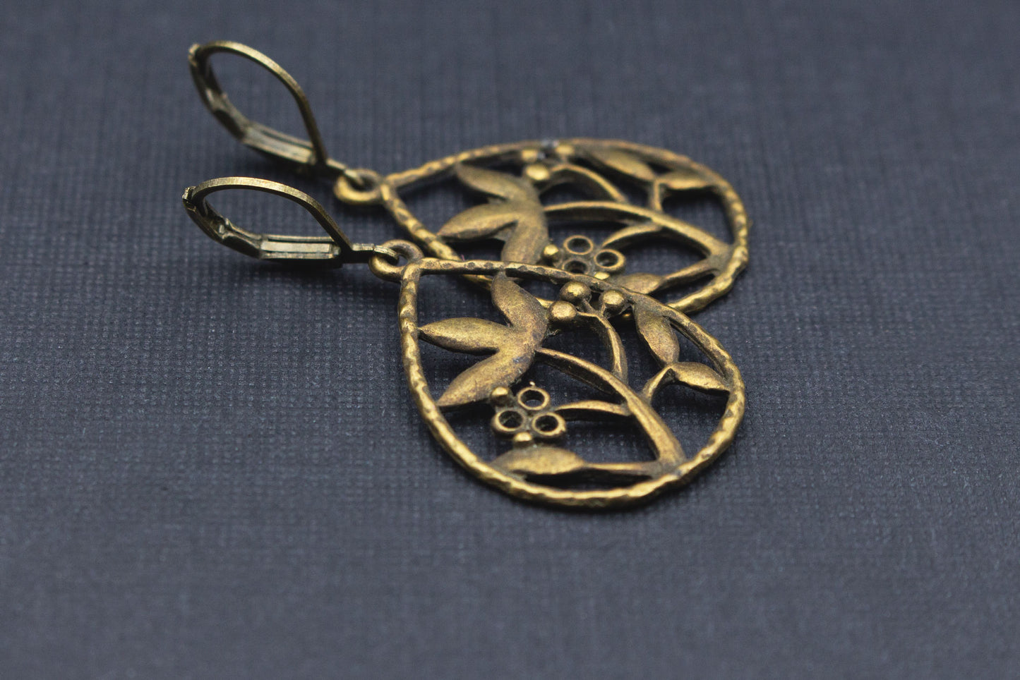 Florale Ohrringe Antik Bronze – Ohrschmuck naturverbunden romantisch verspielt