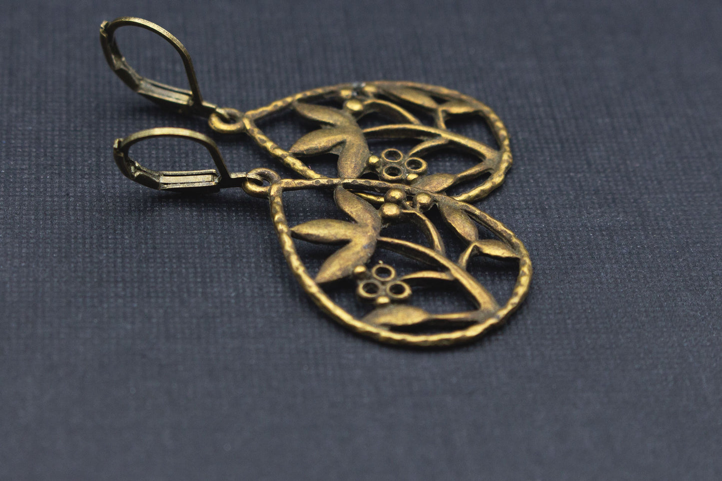 Ohrringe Bronze Tropfenform mit Blüten und Blättern – Vintage Schmuck elegant