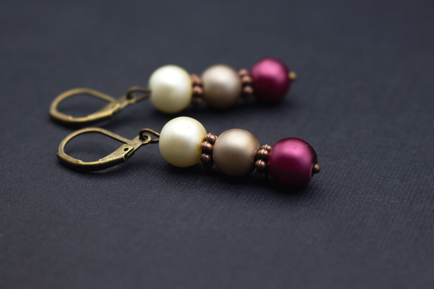 Elegante Perlenohrringe Beere Creme Beige – zeitloser Schmuck für Frauen