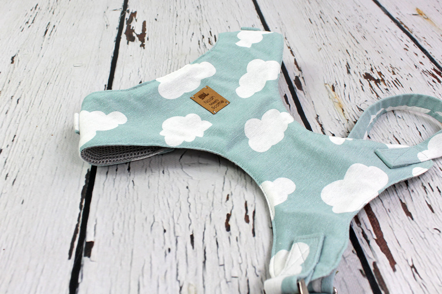 Vorderansicht Softgeschirr für Hunde Cloudy Sky in mintfarben mit Wolkenmuster