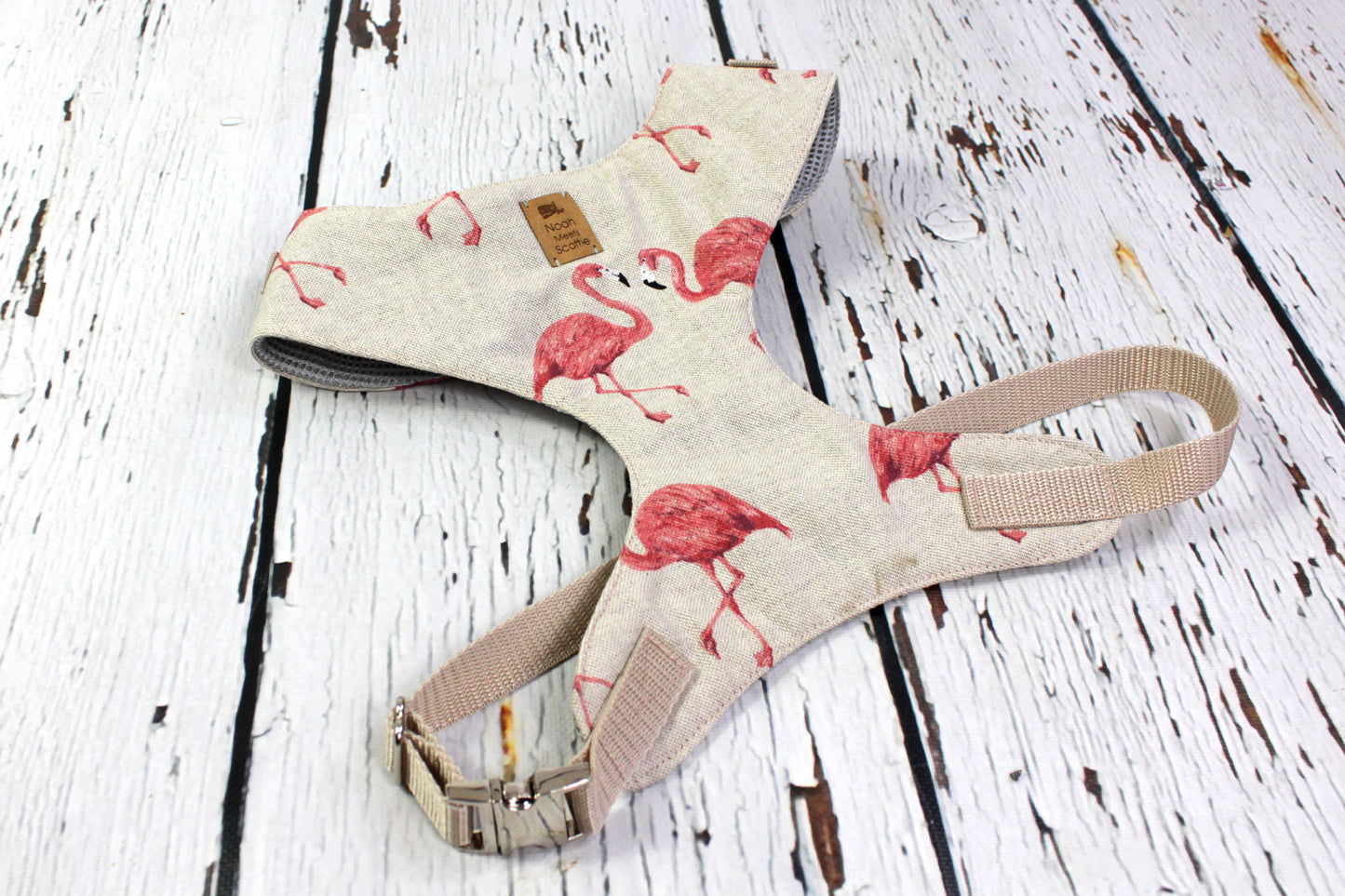 Detailaufnahme Softgeschirr für Hunde Flamingo Dream mit beige-rosa Flamingo-Design