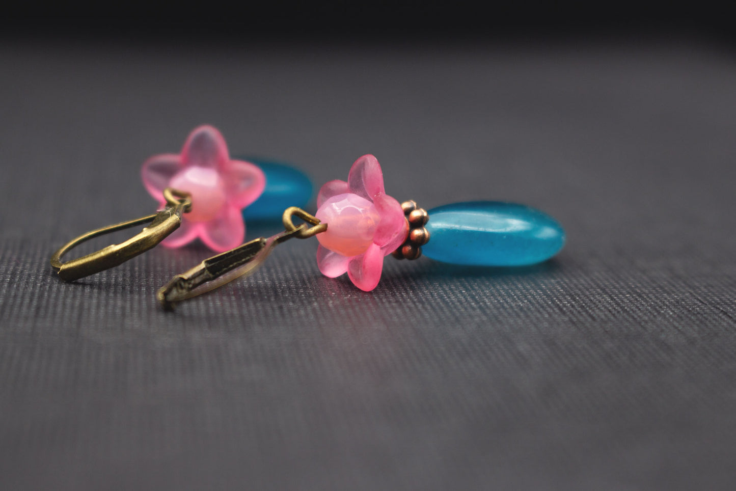 Ohrringe Tropfen Dunkeltürkis Rosa Glasperlen – femininer Schmuck für Hochzeit und Alltag