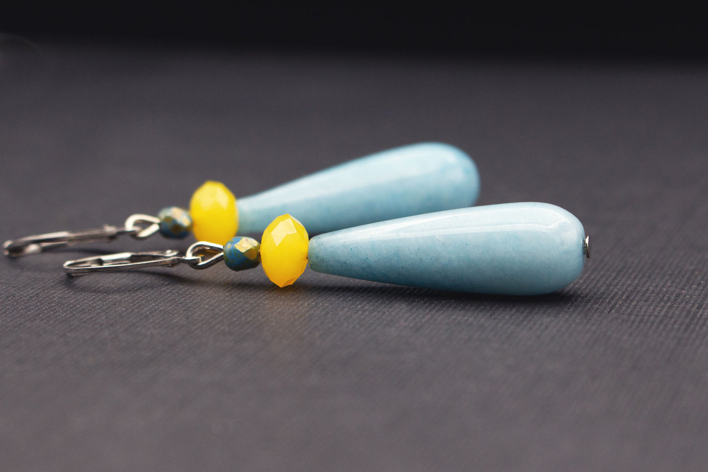 Ohrringe Tropfen Hellblau Gelb Glasperlen – frischer Schmuck für Sommer und Alltag