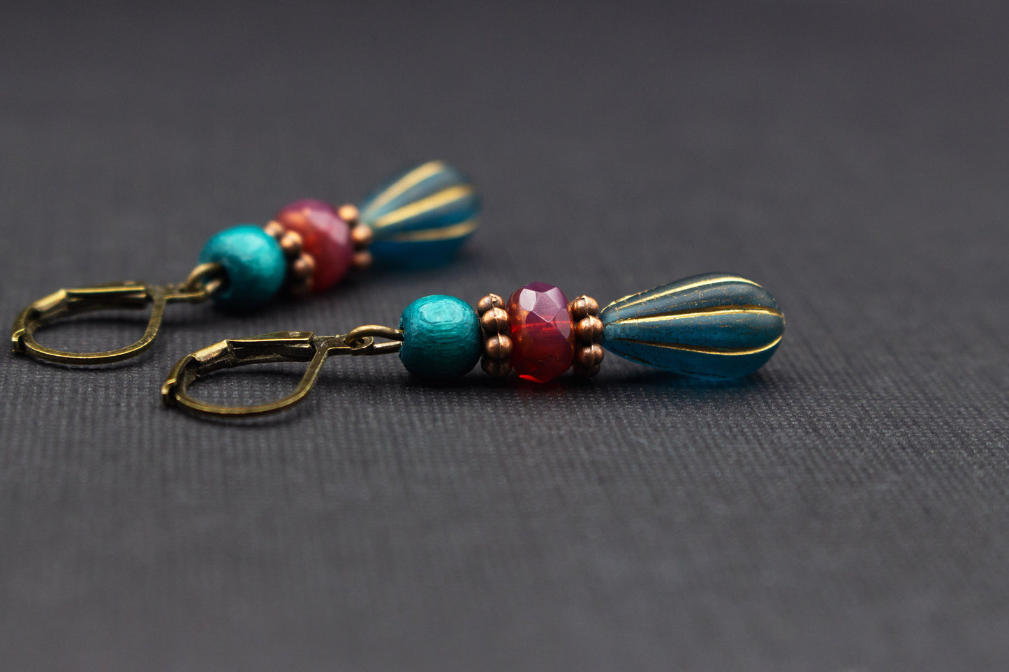Ohrringe Tropfen Türkis Dunkelrot Glasperlen – eleganter Schmuck für Frauen